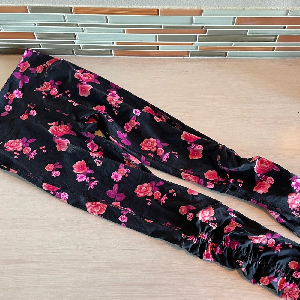 Women’s Victoria’s Secret Pink Ultimate Floral Leggings
